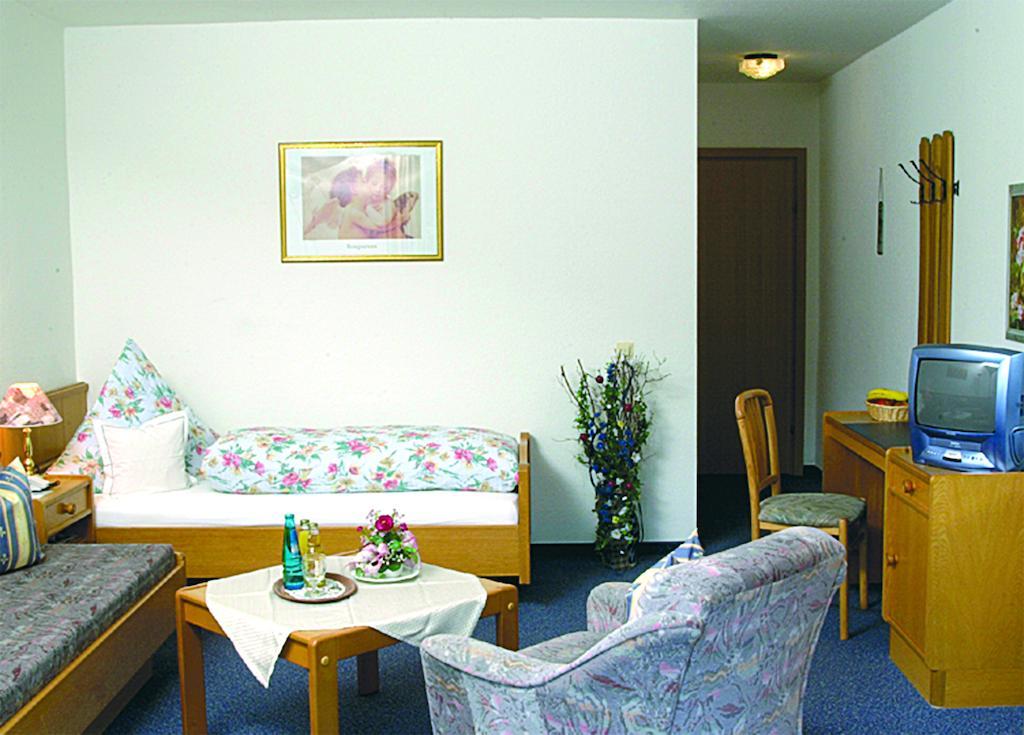 Hotel Garni Hubertushof Bad Fussing Room photo